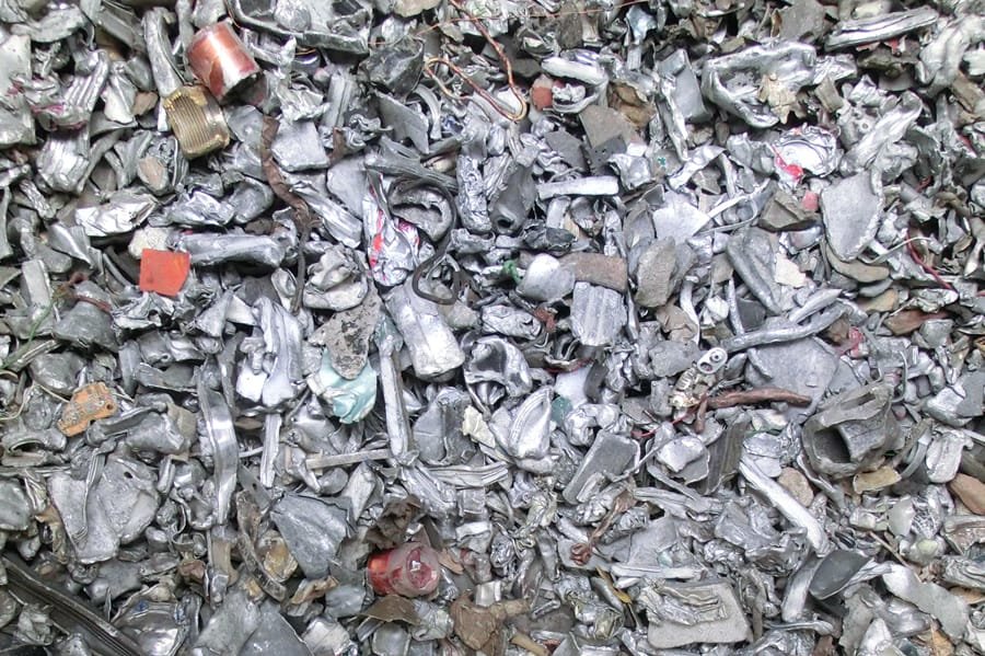 Separar e classificar na área de resíduos de shredder • STEINERT